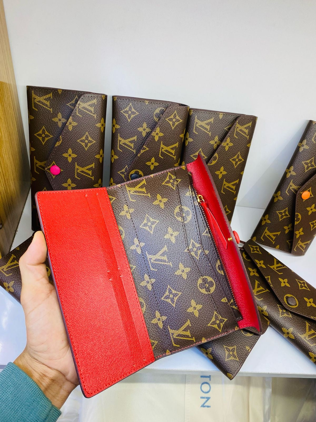 Portefeuille Lv grande taille rouge