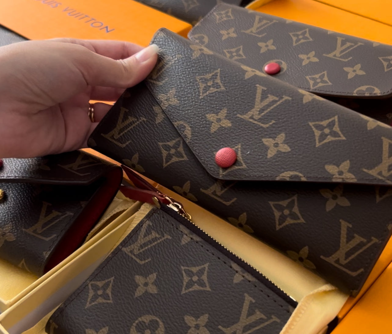 Portefeuille Lv grande taille rouge