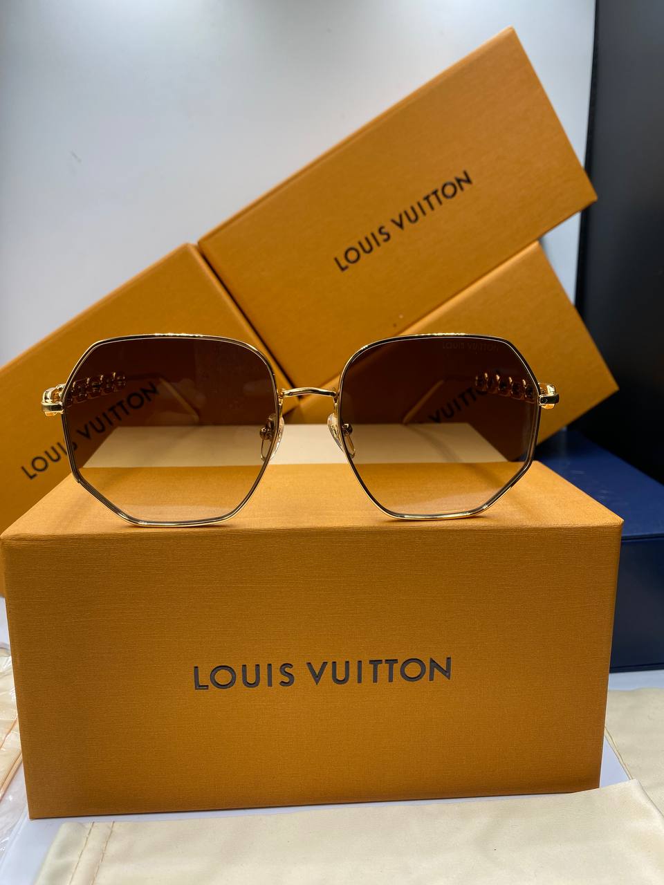 Lunette LV MASTER QYALITY avec emblallage cadre Gold