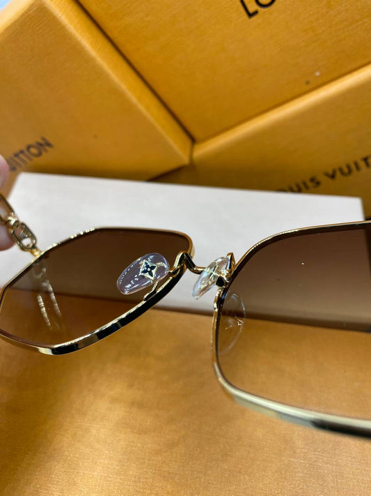 Lunette LV MASTER QYALITY avec emblallage cadre Gold