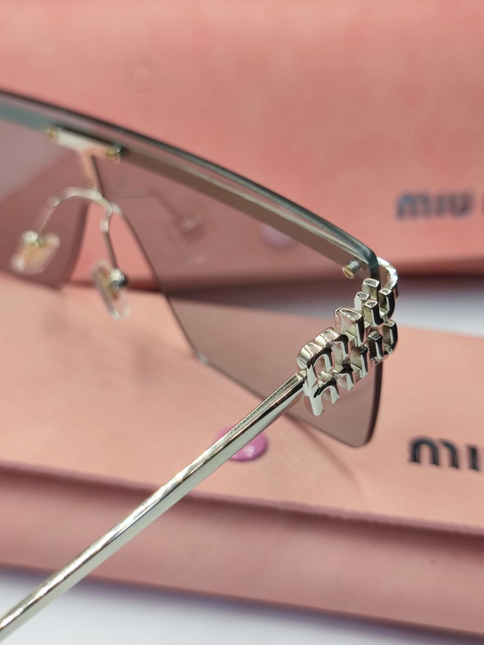 Lunette Miumiu en Gris MASTER QUALITY avec emballage